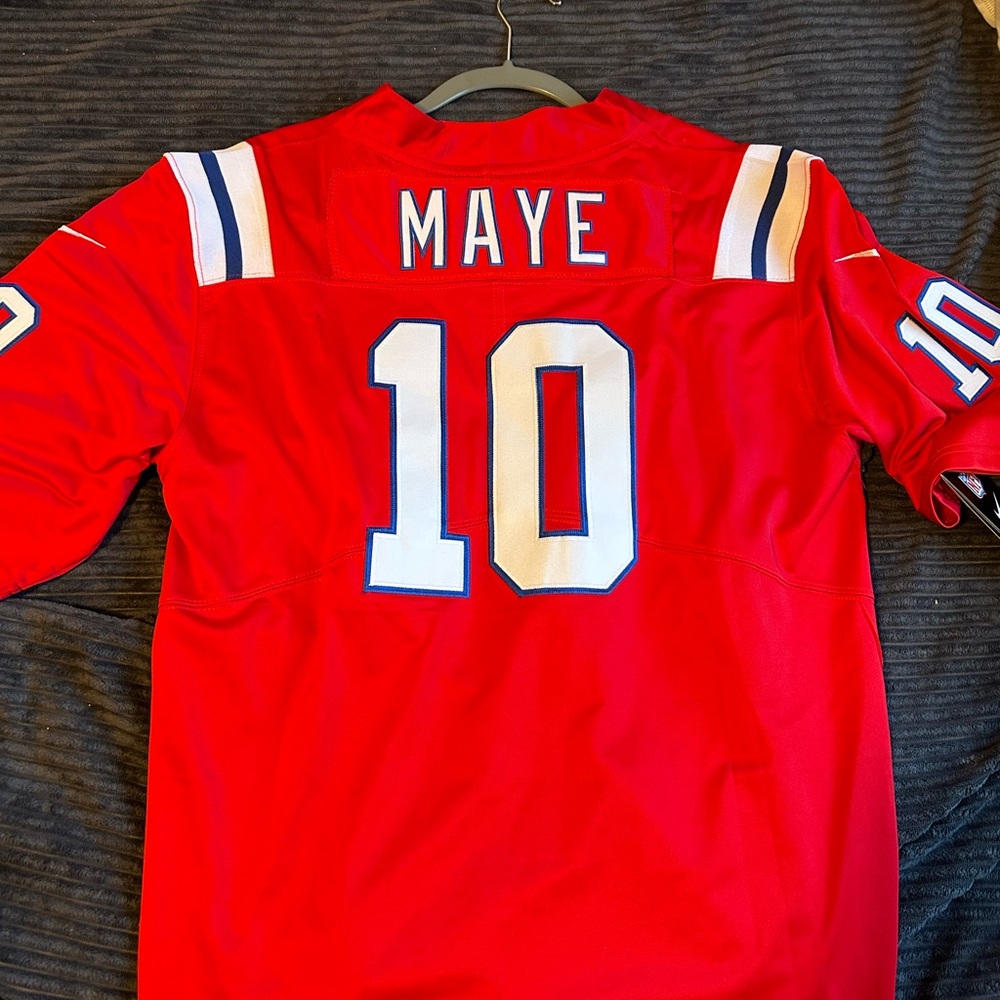 Drake Maye Men’s jersey size M *NWT*